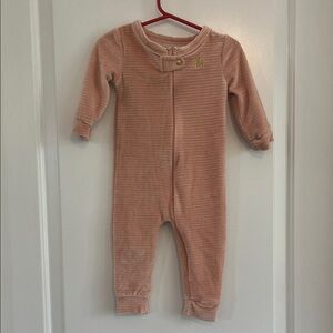 Delia’s velour footless sleeper size 6-9 months